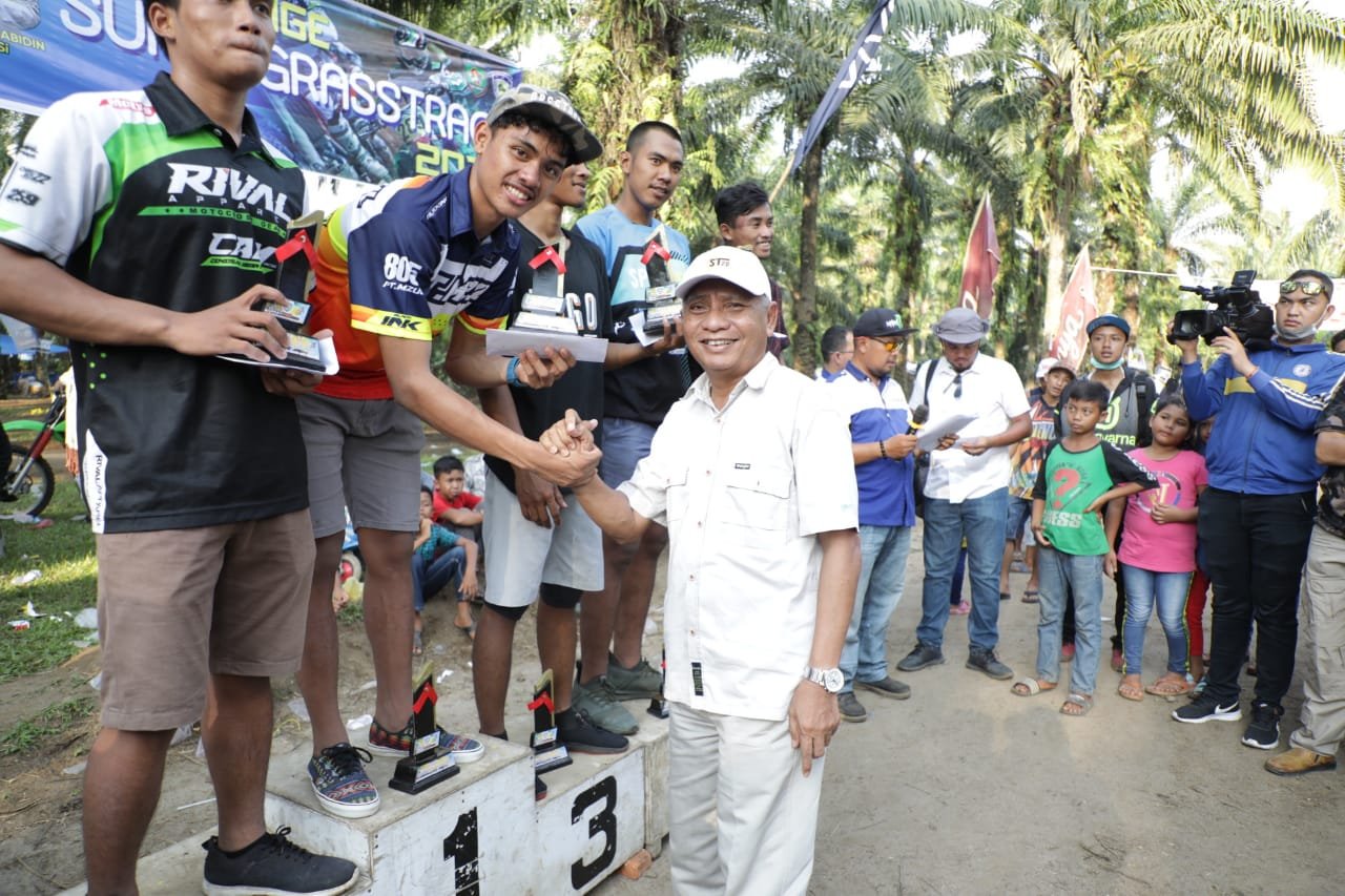 Bupati Asahan Tutup Gelar Super Grasstrack ke IV Tahun 2020 Aek Bange