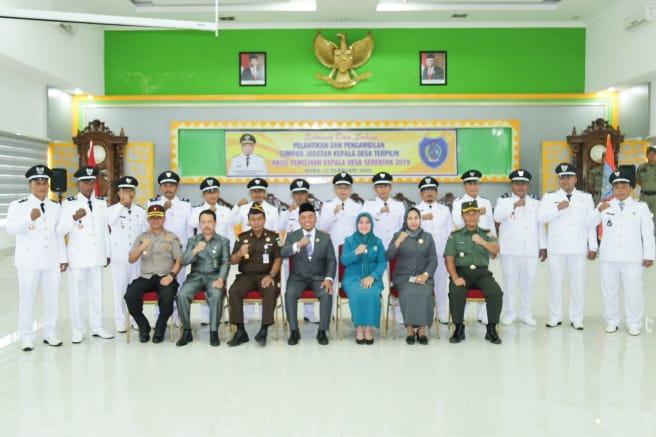 Bupati Labuhanbatu Lantik 14 Kepala Desa Terpilih
