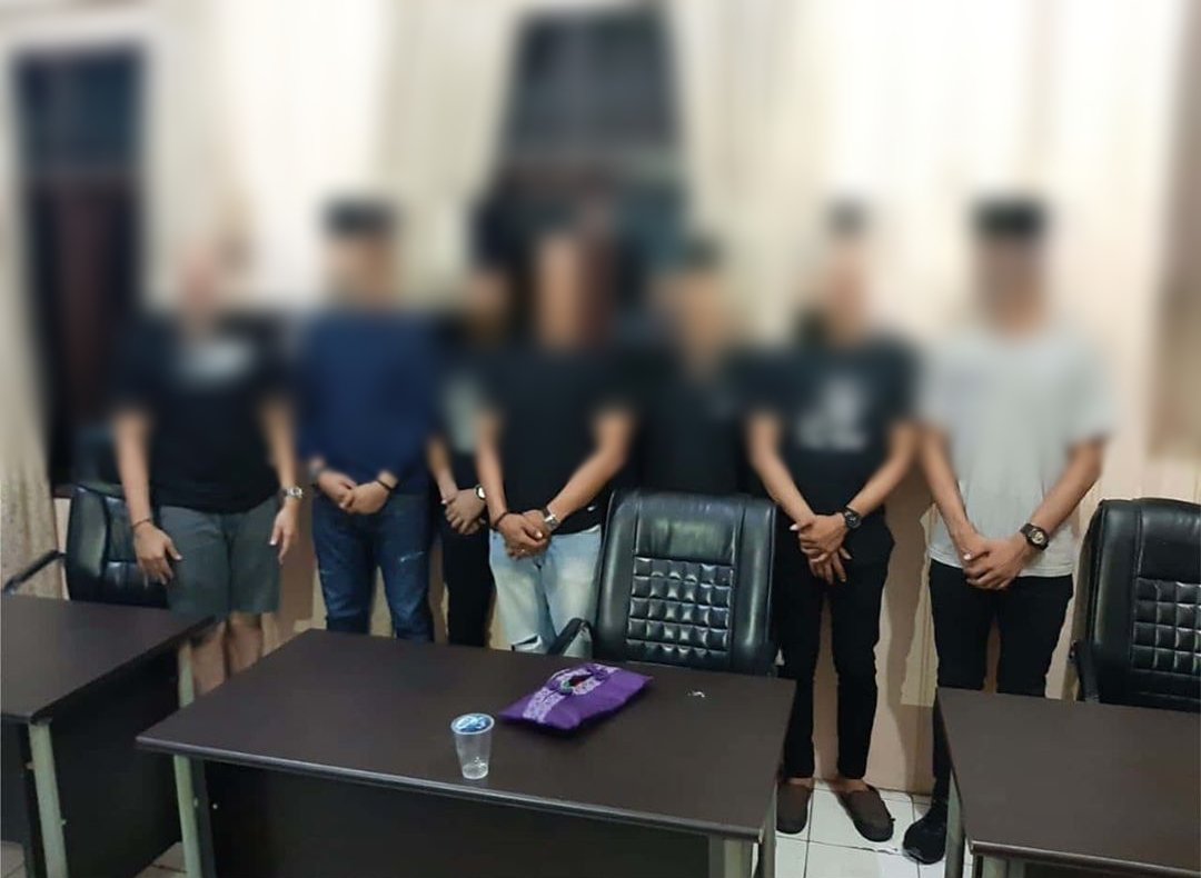 Karaoke Krypton Digerebek, 7 Oknum Polisi Bersama 5 Wanita Cantik Terciduk Saat Dugem