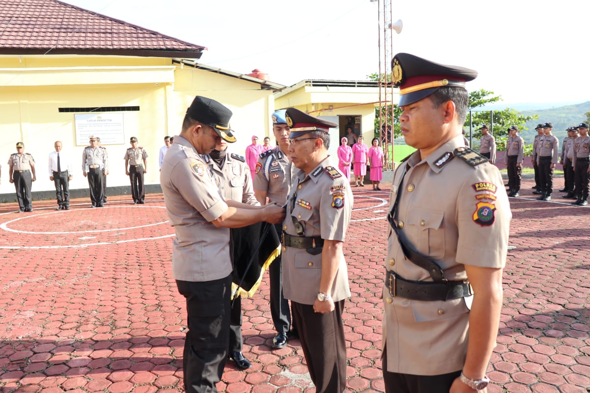 Kapolres Pakpak Bharat Pimpin Upacara Sertijab Kabag Sumda dan Kasat Binmas
