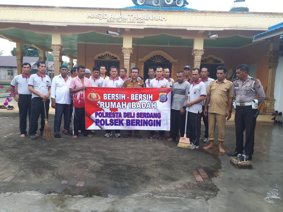 Penyandang Tunanetra Terima Barokah Dari Polsek Beringin