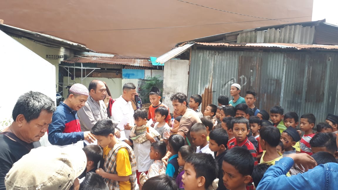 Ketua Pewarta Santuni 100 Anak Yatim di Jumat Barokah