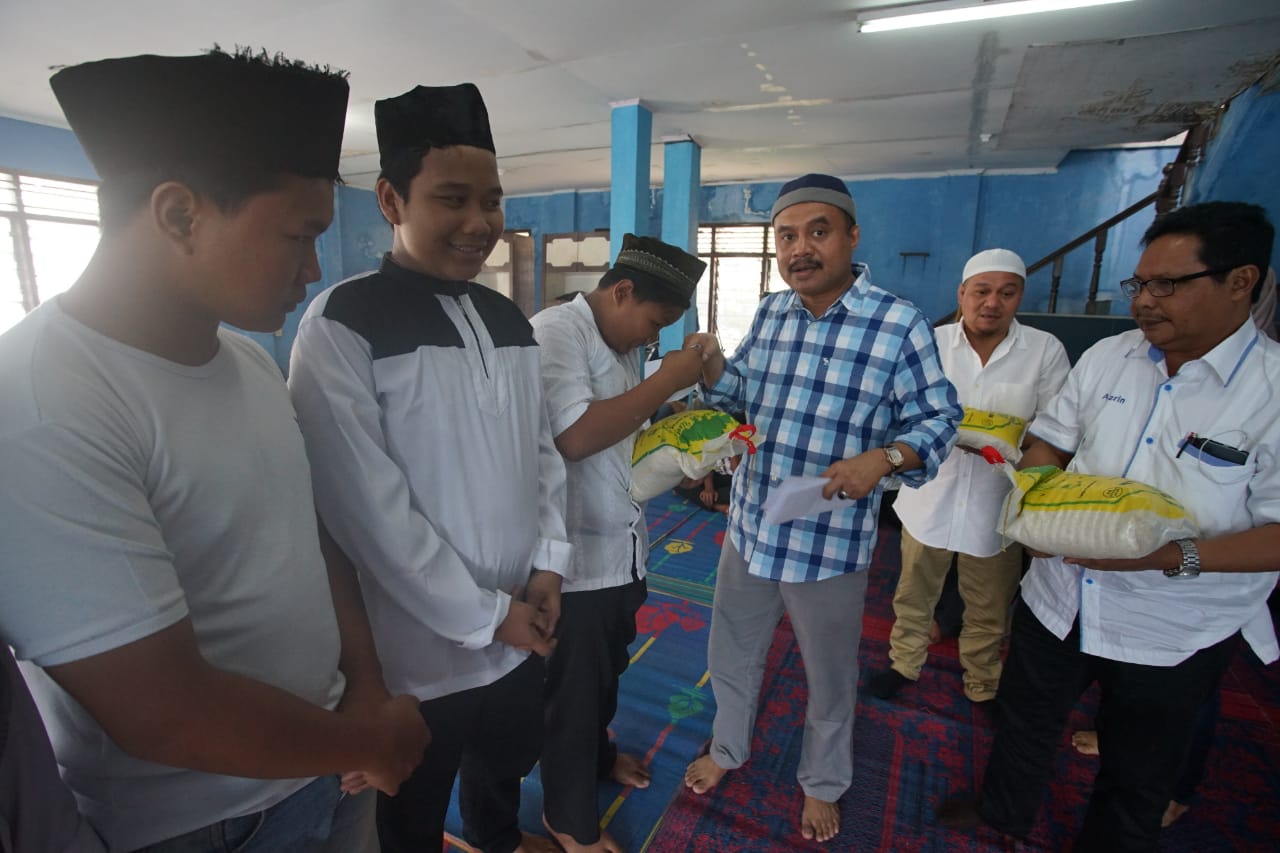 Pemilik Medan Pos Launching Media Online Bersama Anak Yatim