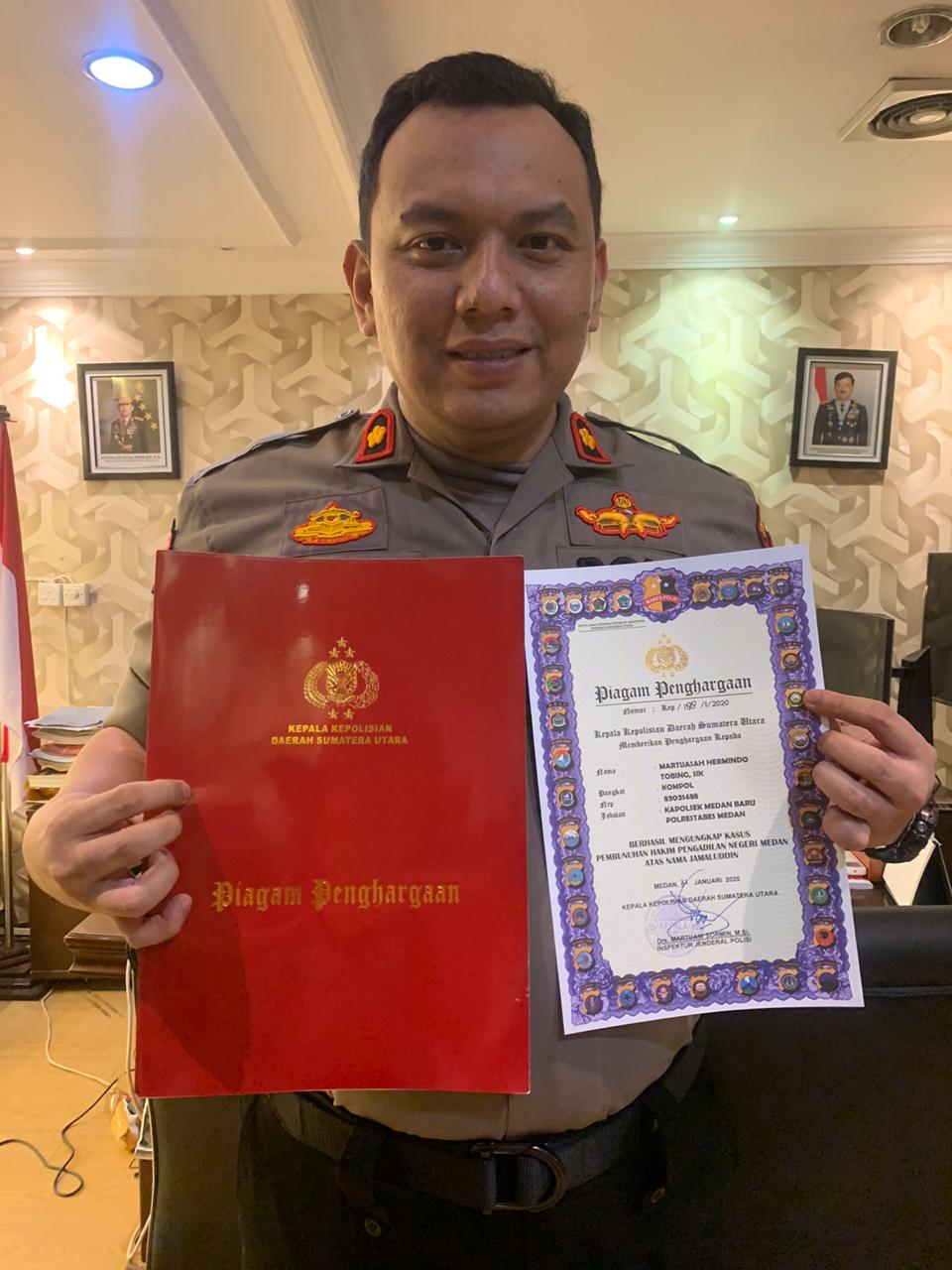 Turut Menguak TabirÂ Pembunuhan Hakim Jamaluddin,Â Kompol Martuasah H Tobing Terima Reward dari Kapolda Sumut