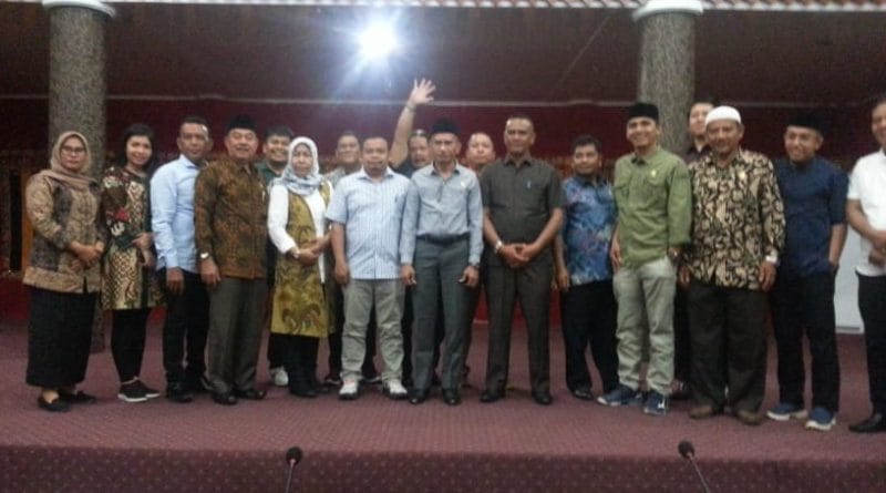 DPRD Labuhanbatu dan DPRK Aceh Singkil Saling tukar Cendramata