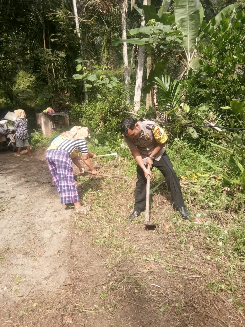 Gotong Royong Wujud Kedekatan Polri Dengan Rakyatnya
