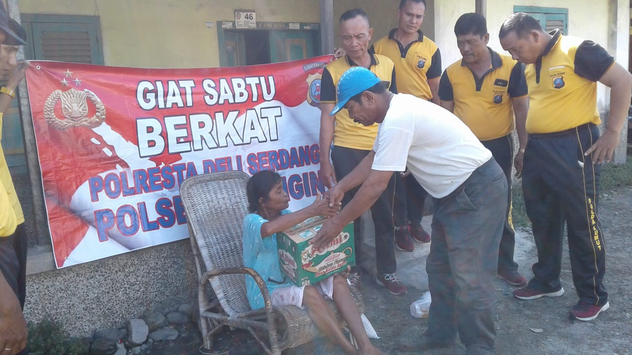 Polsek Beringin Lewat Sabtu Berkat Kunjungi Taruli Br Napitupulu Penderita Sakit Stroke