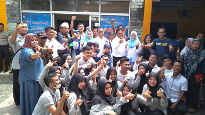 Balon bupati Zulkarnaen antar berkas ke KPU