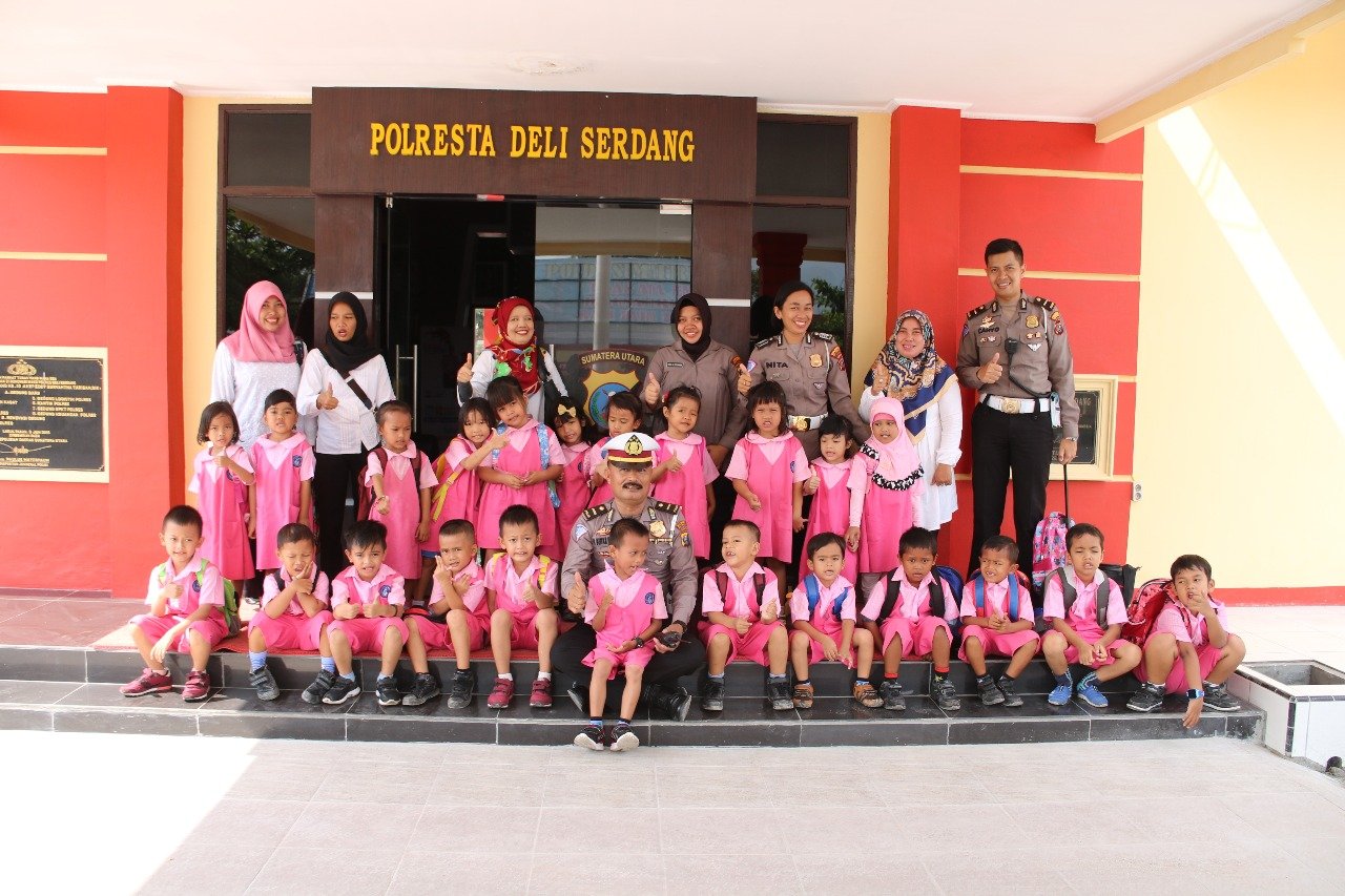 Terima Kunjungan Anak TK,  Kasatlantas Kenalkan Budaya Tertib Lalu Lintas Sejak Dini