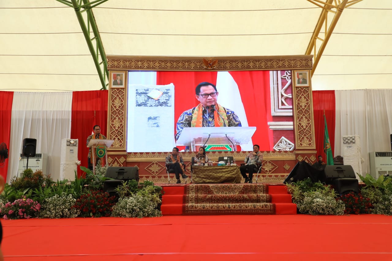 Mendagri : Manfaat Dana Desa Bukan Dirasakan Perangkat Desa