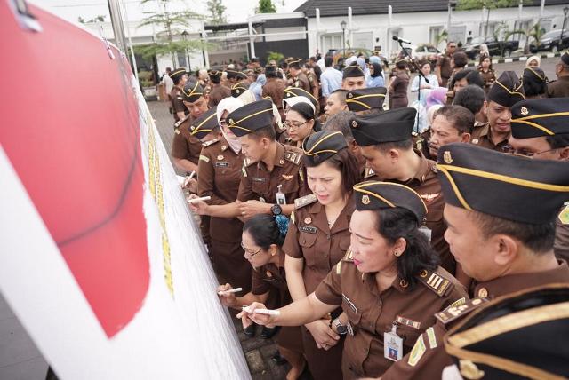 Kajatisu Pimpin Ikrar Jaksa Profesional dan Bebas Korupsi