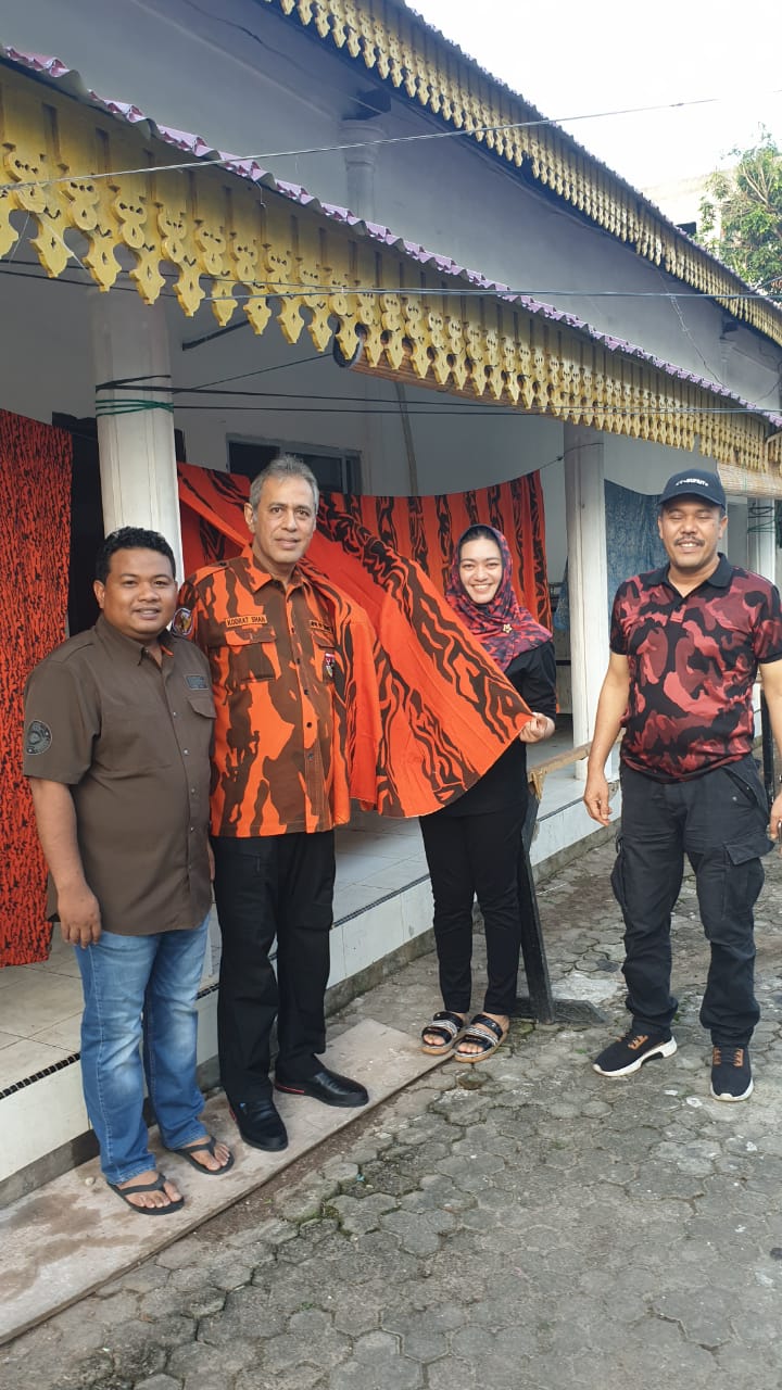 Sri Silvisa Desain Batik Kito Bermotif Pemuda Pancasila