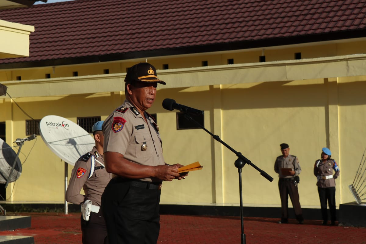 Waka Polres Pakpak Bharat Inspektur Upacara Bulanan