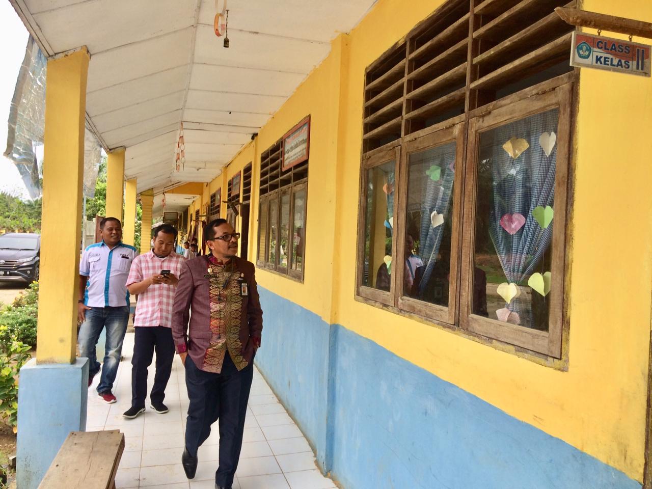 Usai Sidang Paripurna DPRD Batubara, Kadisdik Batubara Sidak SDN 010204