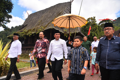 Gubernur Kunjungi Bagas Godang, Diharapkan Bisa Menjadi Destinasi Wisata Heritage