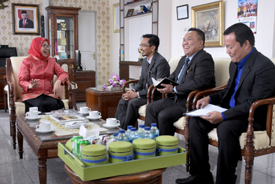 Sabrina Tertarik Pelajari Pengelolaan Sampah dari Malaysia