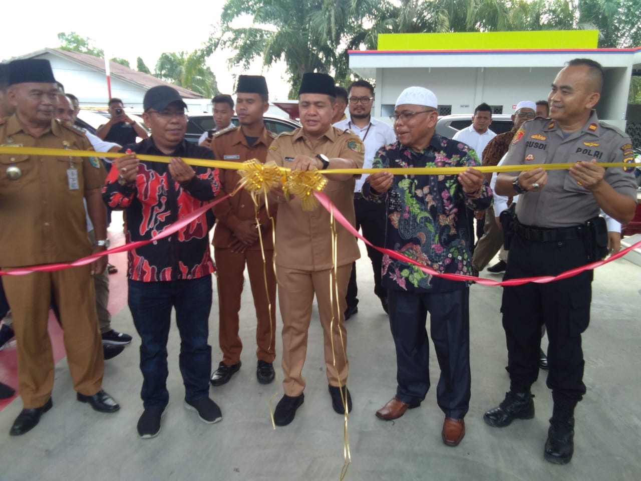 Bupati Resmikan SPBU Desa Pulau Sejuk