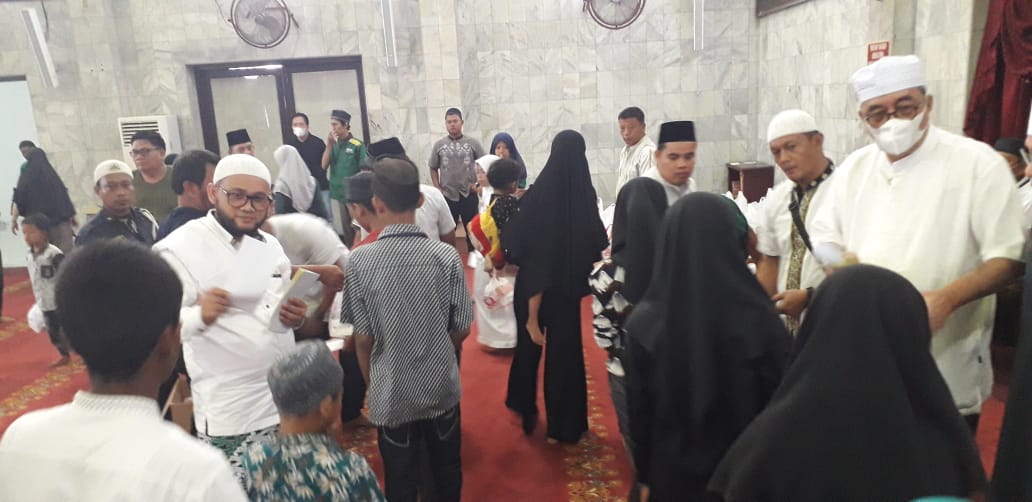 H Yuslin Siregar Santuni 620 Anak Yatim di Mesjid Agung Medan