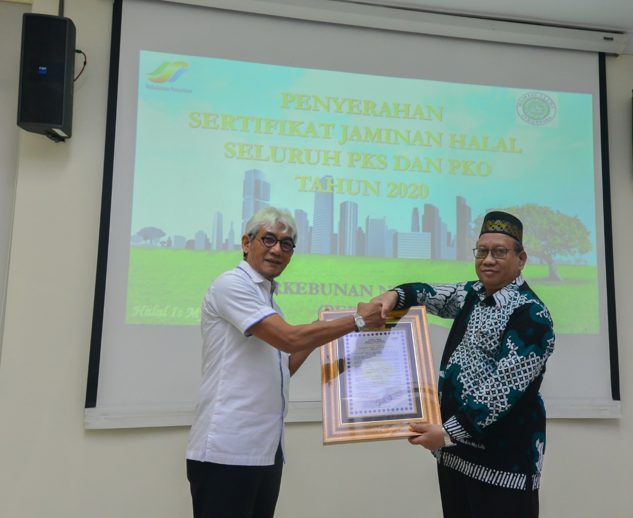 PTPN III (Persero) Menerima Sertifikat Halal dari LPPOM MUI