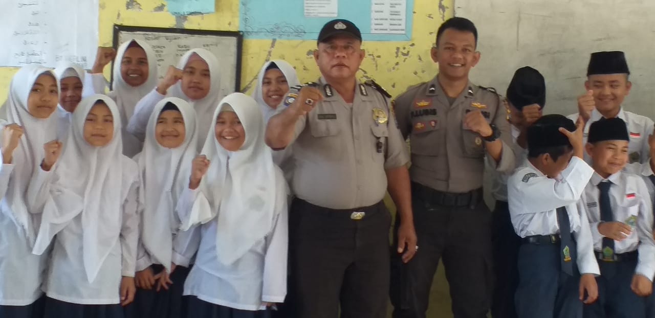 Bhabinkamtibmas Berikan Pesan Motivasi Kepada Siswa / Siwi SMP Se - Kabupaten Pakpak Bharat