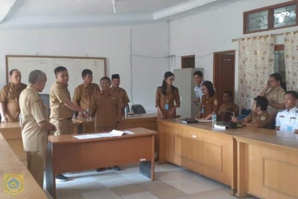 Sekda Pakpak Bharat Sahat Banurea Pimpin Sertijab Kepala Dinas PUPR