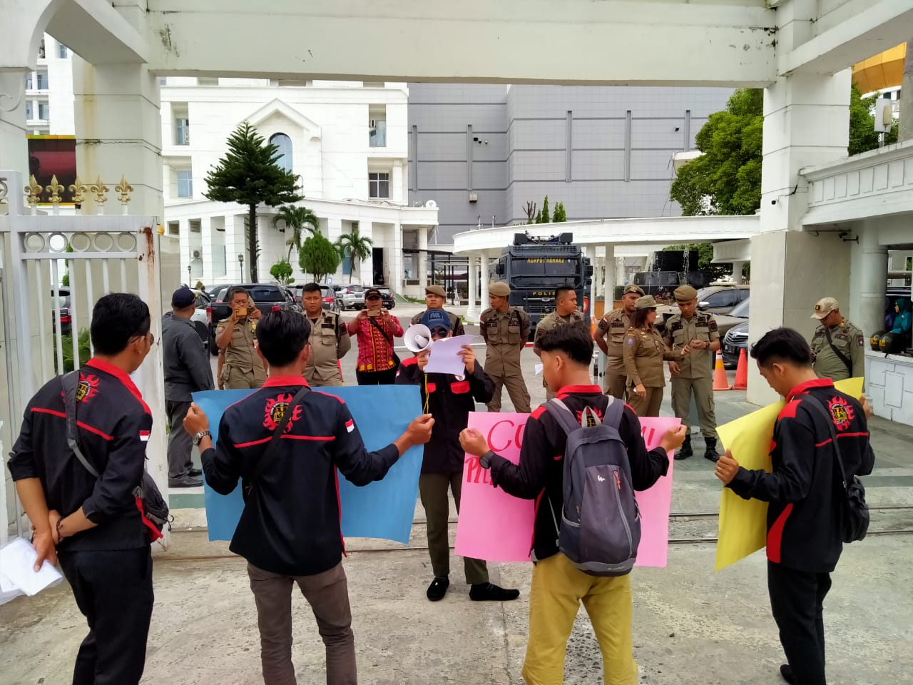 Demo Kantor Gubsu, DPW Alamp Aksi Tuding Riswan Tak Mampu Pimpin BPPRD Sumut