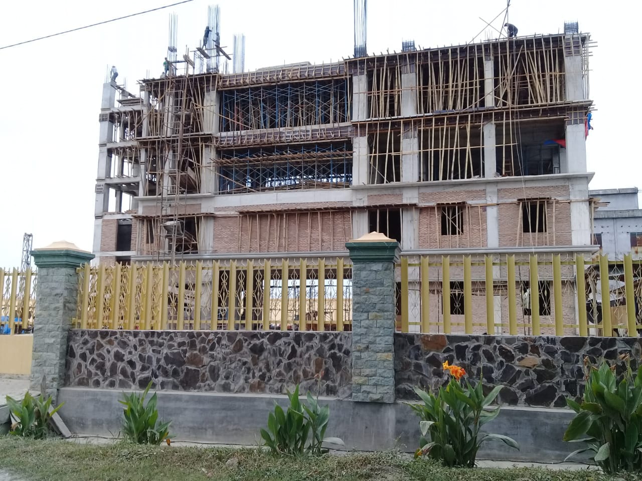 Pemkab DS Tutup Mata, Gedung Mewah Jalan Setia Budi Lubuk Pakam Tak Punya IMB Jalan Terus