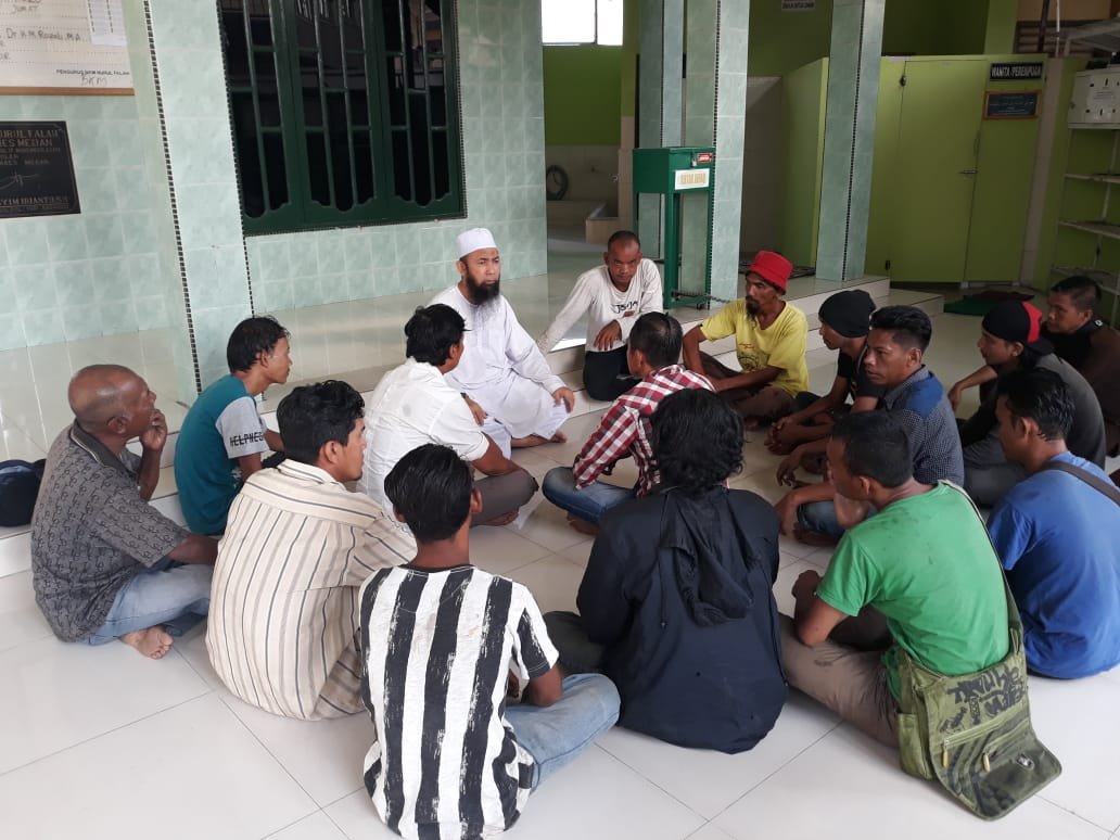 Ustadz Zulpan Berikan Tausyiah Puluhan Preman Insyaf yang Diamankan Polisi