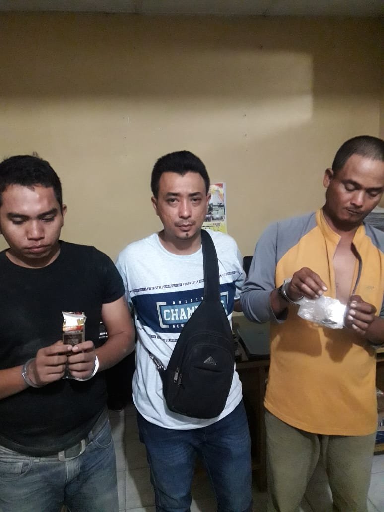 Ngisap Ganja Bareng, Tukang Becak Di Gerebek Polisi