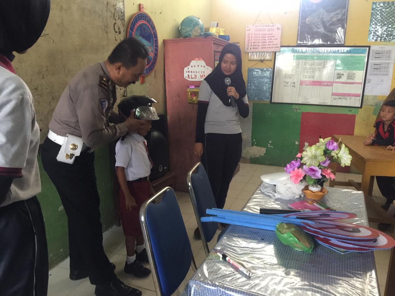 Satlantas Polresta Deli Serdang Sosialisasi Berlalu Lintas Dengan Murid SD