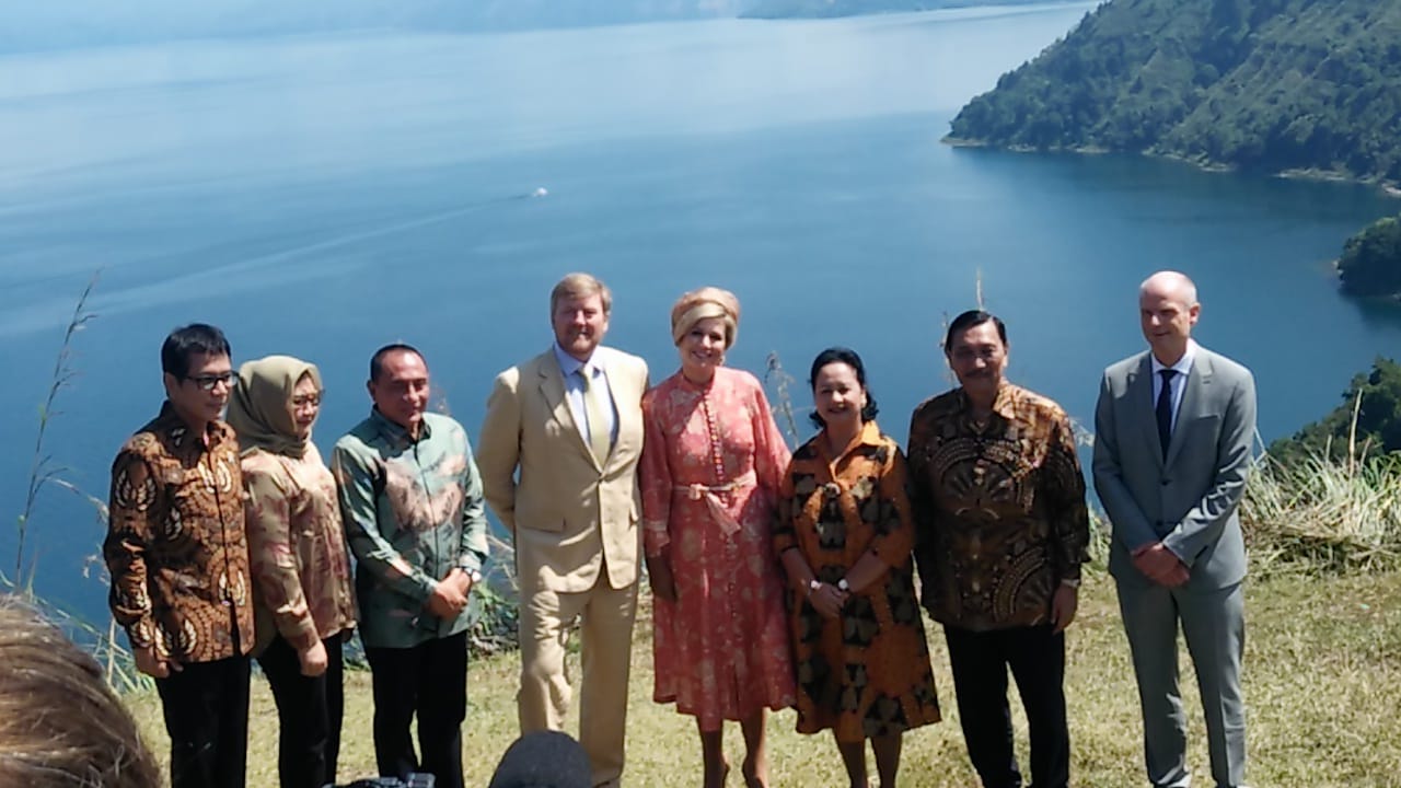 Raja Willem dan Ratu Maxima Kagumi Keindahan Bukit Singgolom