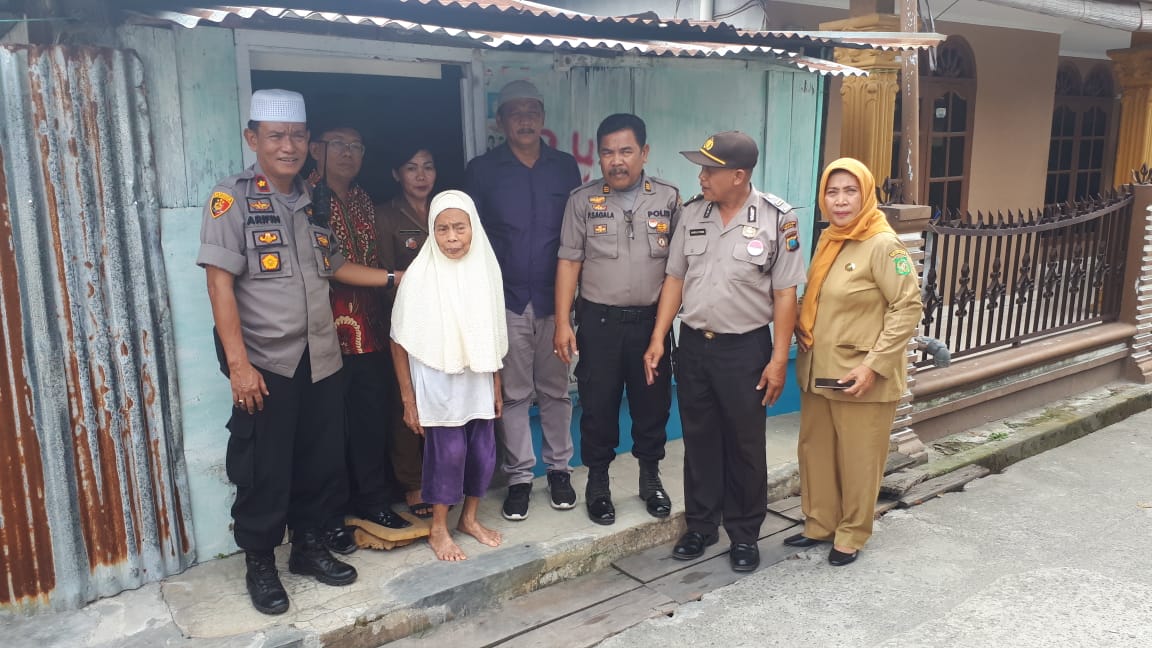 Polsek Medan Timur Beri Tali Asih Kepada Janda Berusia 79 Tahun