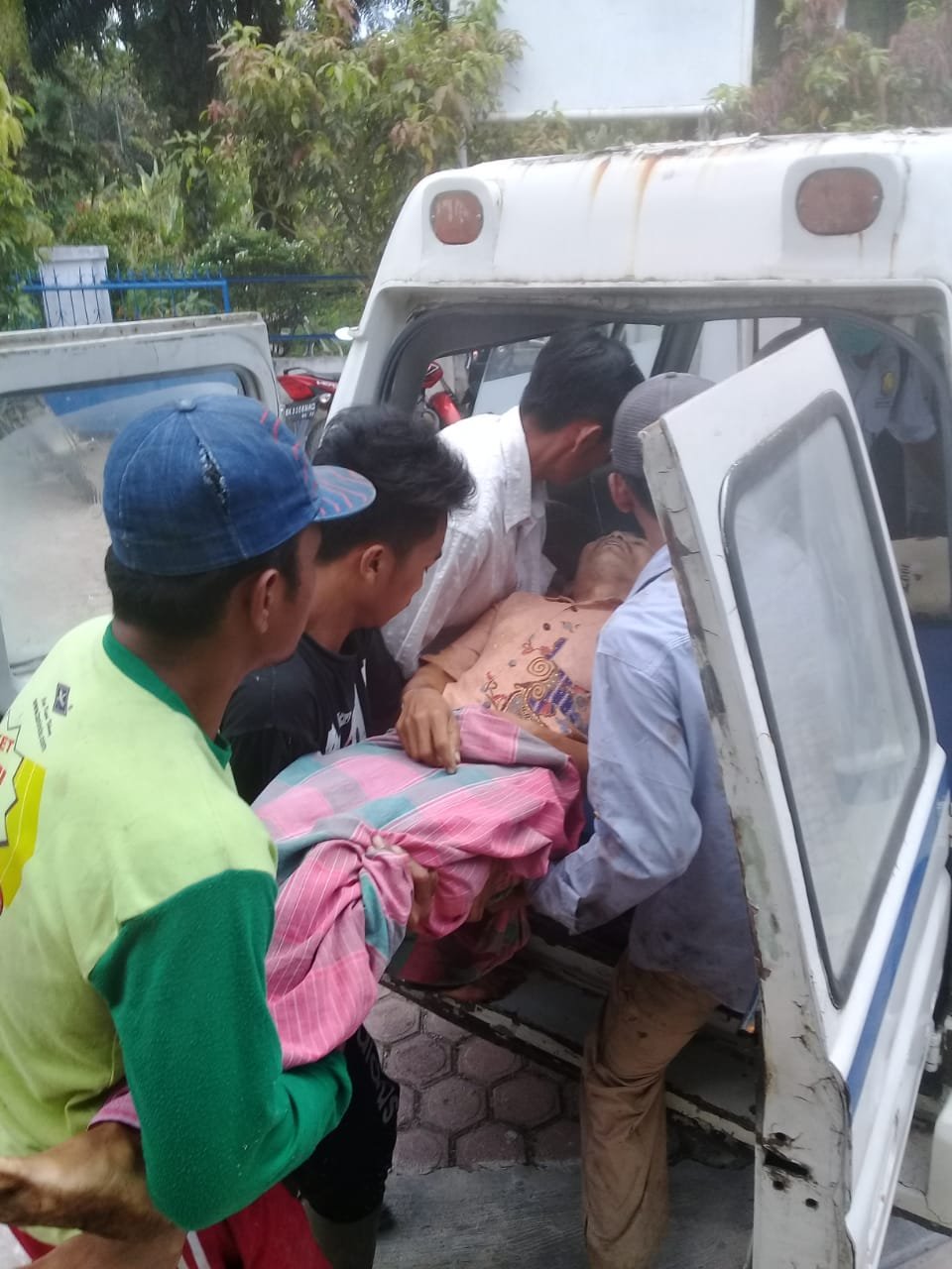 Jatuh dari Pohon Ketapang, Warga Desa Sumbul, Kecamatan STM Hulu Tewas