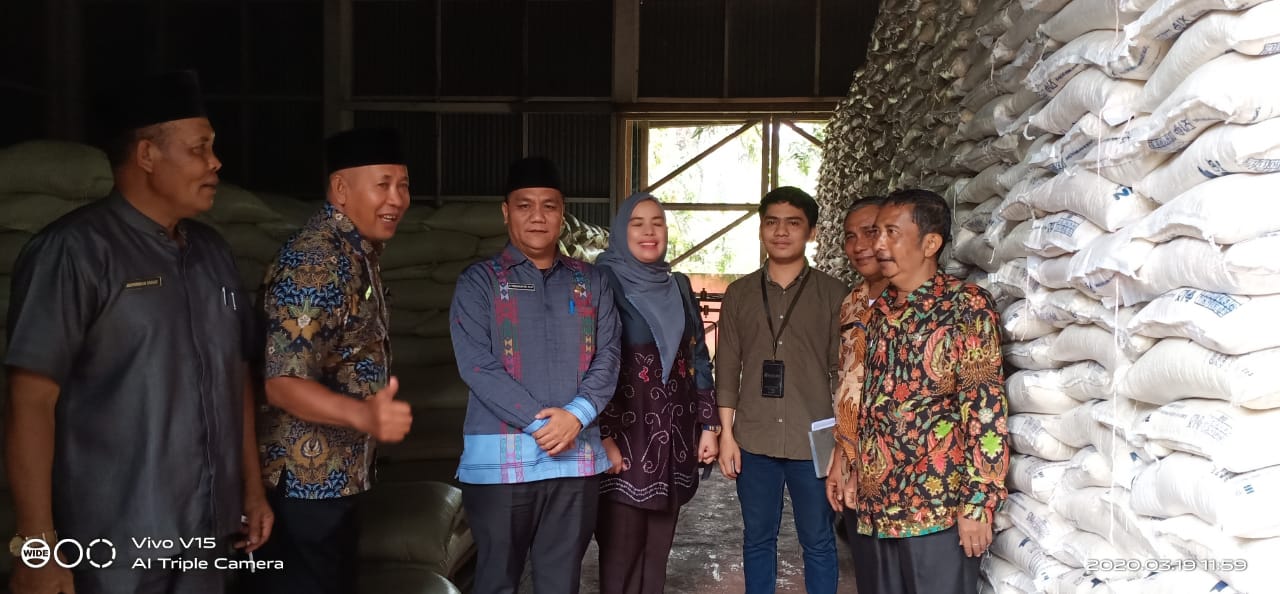 Pemkab Palas Tinjau Ketersediaan Beras dan Gula di GSP Bulog hutalombang