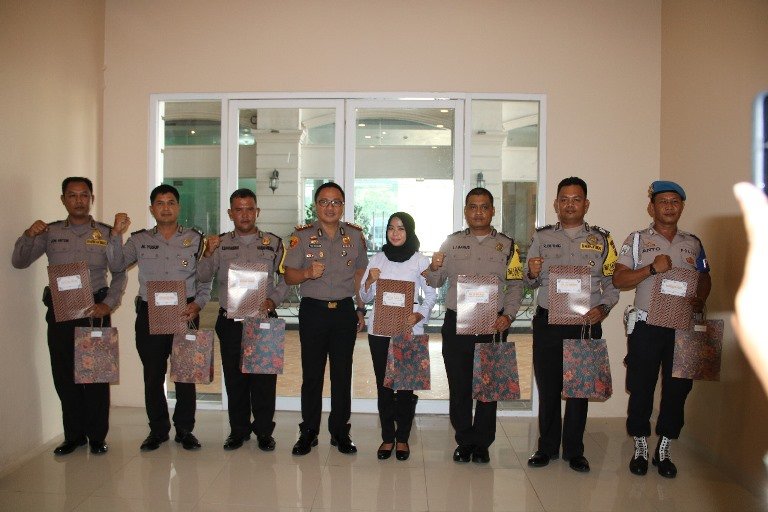 Kapolresta Deli Serdang Berikan Reward Kepada Anggotanya yang Berprestasi