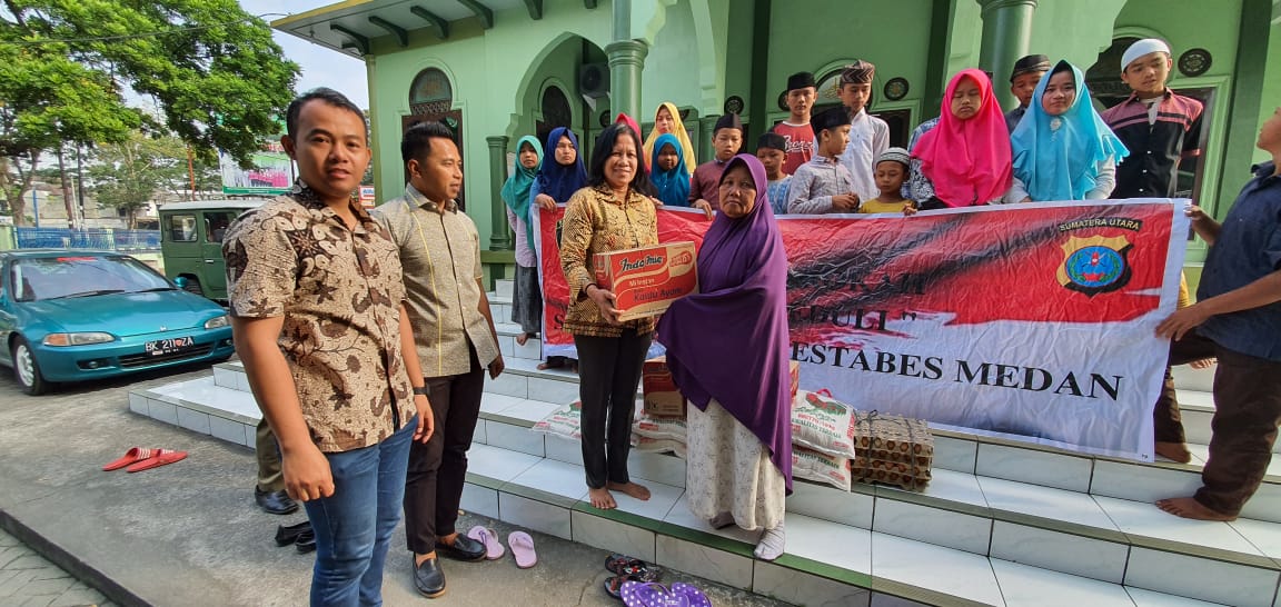 Sat Reskim Polrestabes Medan Jumat Barokah Berbagi Sembako di Panti Asuhan