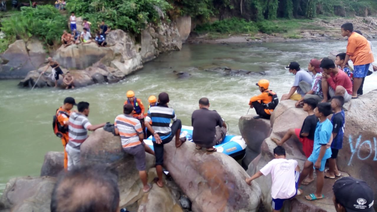 Pantai Salju Makan korban, Siswi SMPN l Bangun Purba Hanyut