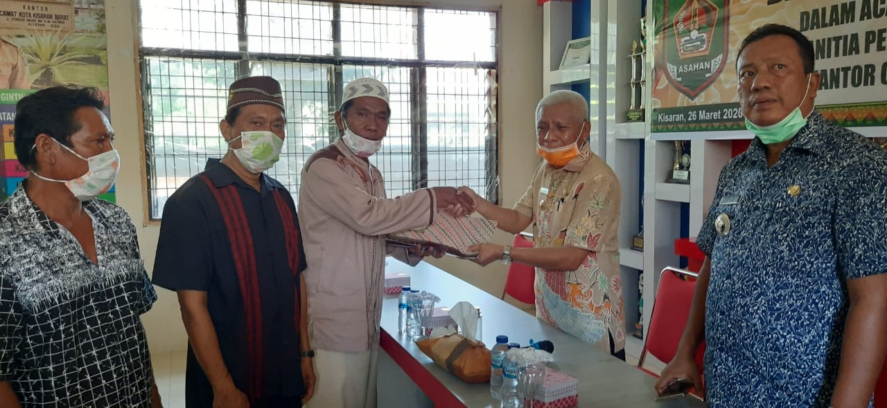 Bupati Asahan Serahkan Bantuan Pembangunan Musholla Ar Royyan Kelurahan Tebing Kisaran