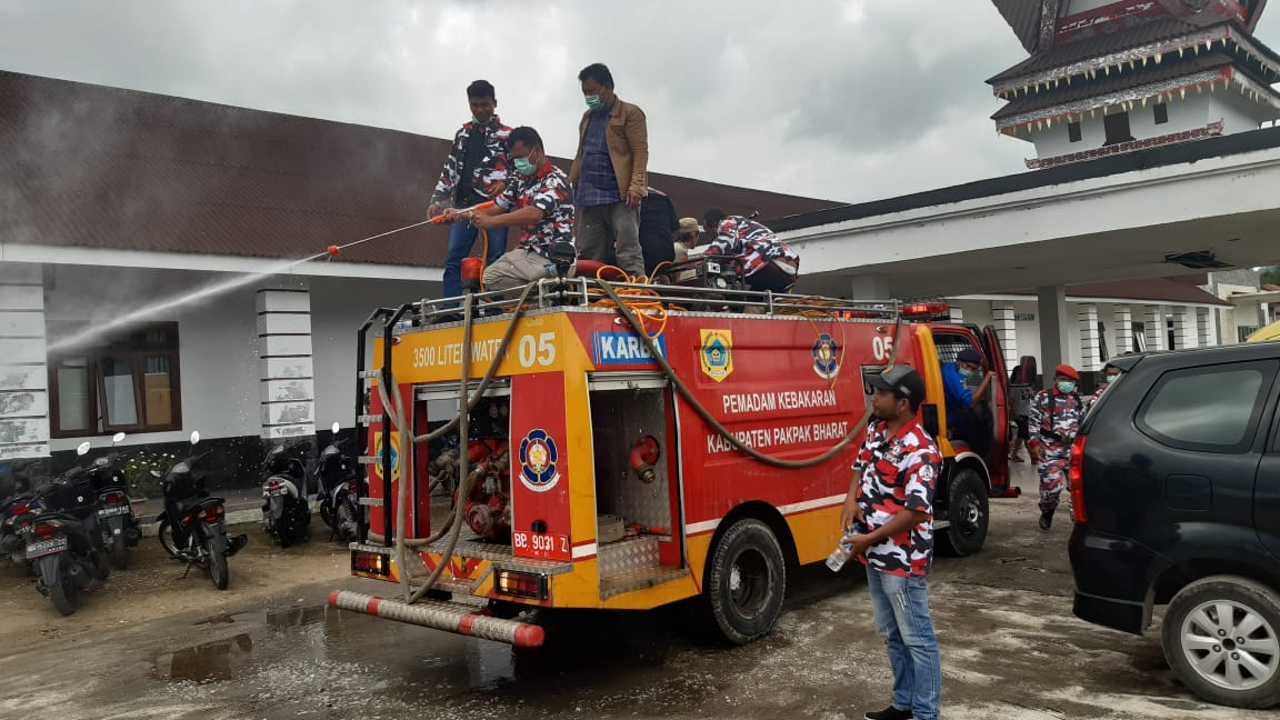 DPP RPSPS Semprotkan Disinfektan ke Pemukiman Warga