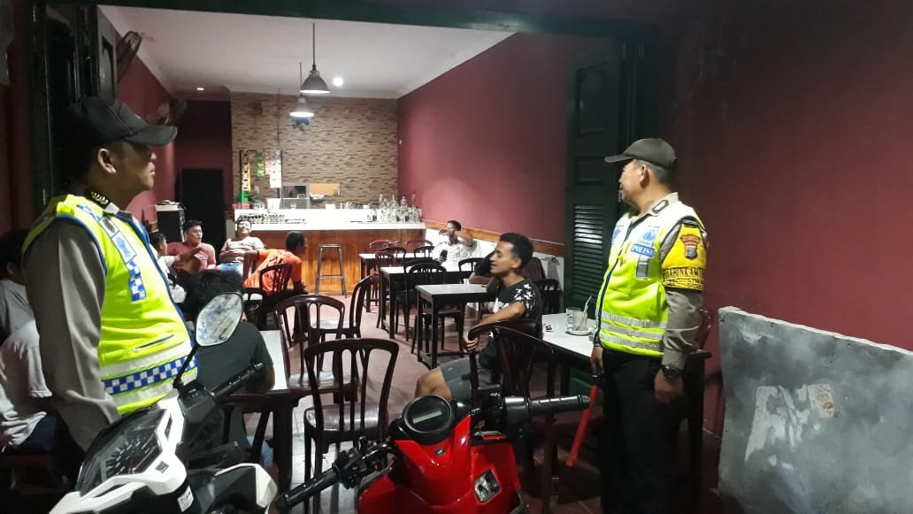 Siang Malam Polsek Talun Kenas Terus Berikan Himbauan pencegahan virus corona