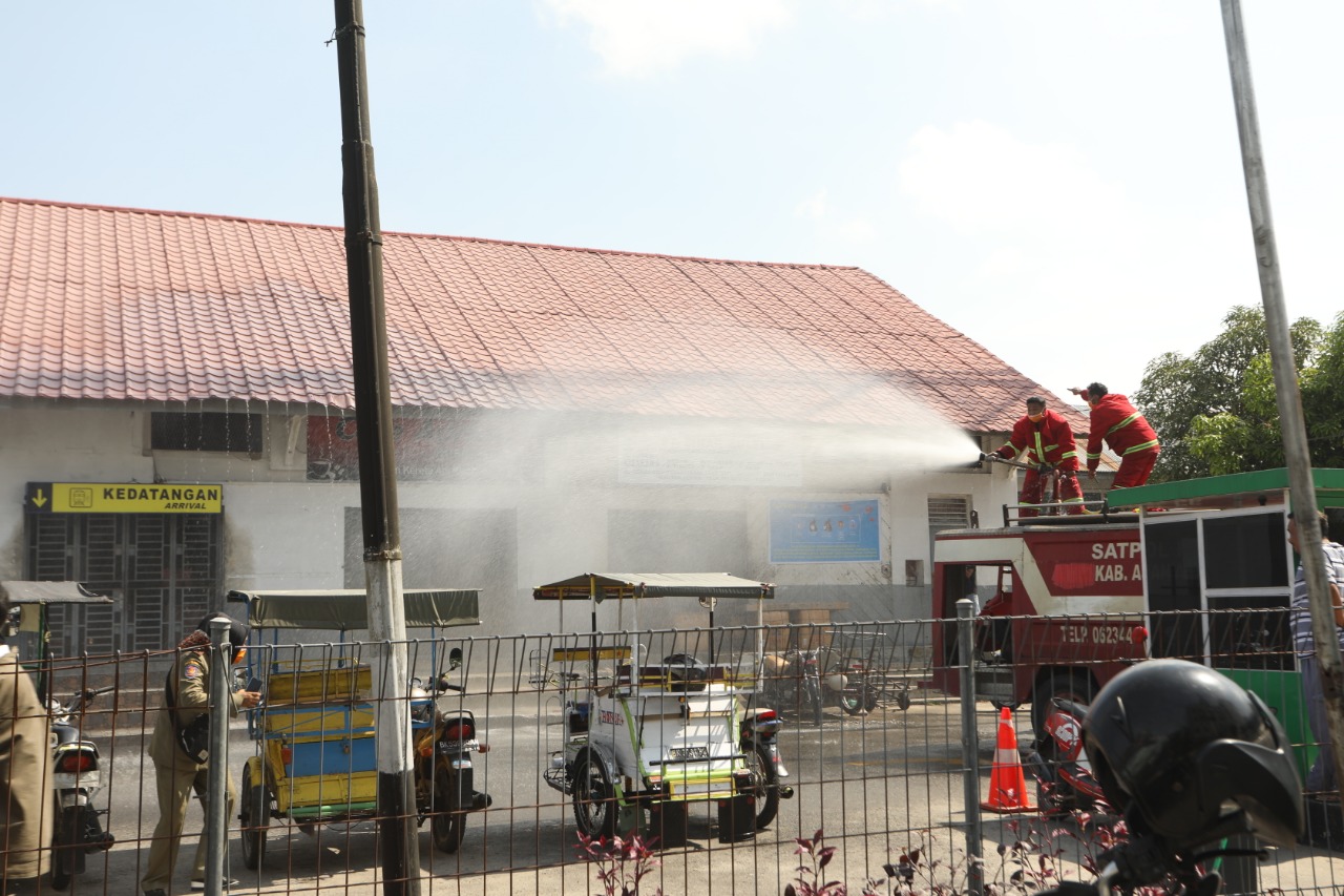 Asisten Ekbang Asahan Pimpin Penyemprotan Disinfektan di Kota Kisaran