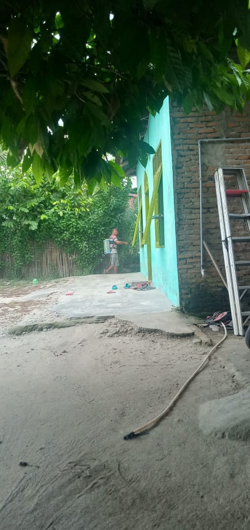 Pemerintak Tak Peduli,  Warga  Lakukan Penyemprotan Anti Virus Corona Mandiri