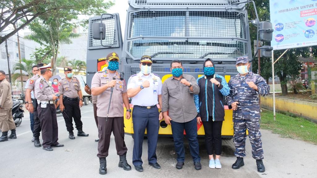 Cegah Covid -19, Pemko Tanjung Balai dan Polres Kerjasama Semprotkan Desinfectan