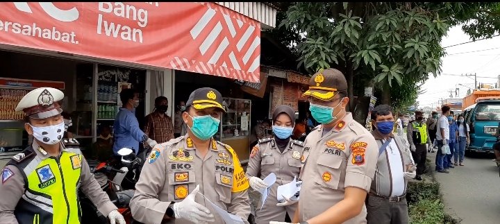 Warga Patumbak Apresiasi Kegiatan Polda Sumut Polsek Patumbak Untuk Semprot Disinfektan Angkutan Umum