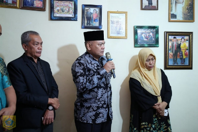 Pj Bupati Melayat Istri Anggota DPRD Pakpak Bharat