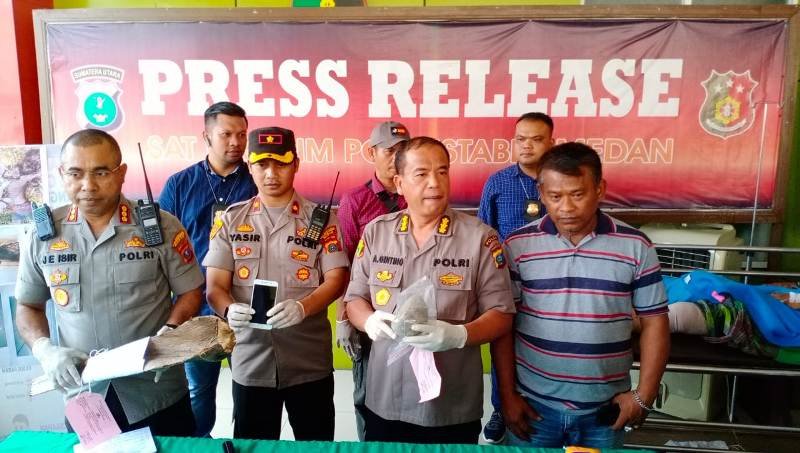 Pembunuh Siswa SMK di Sei Semayang Diringkus Saat Bersembunyi Diatas Loteng, Kombes Pol Johnny Eddison Isir : Pelaku Dendam dengan Korban