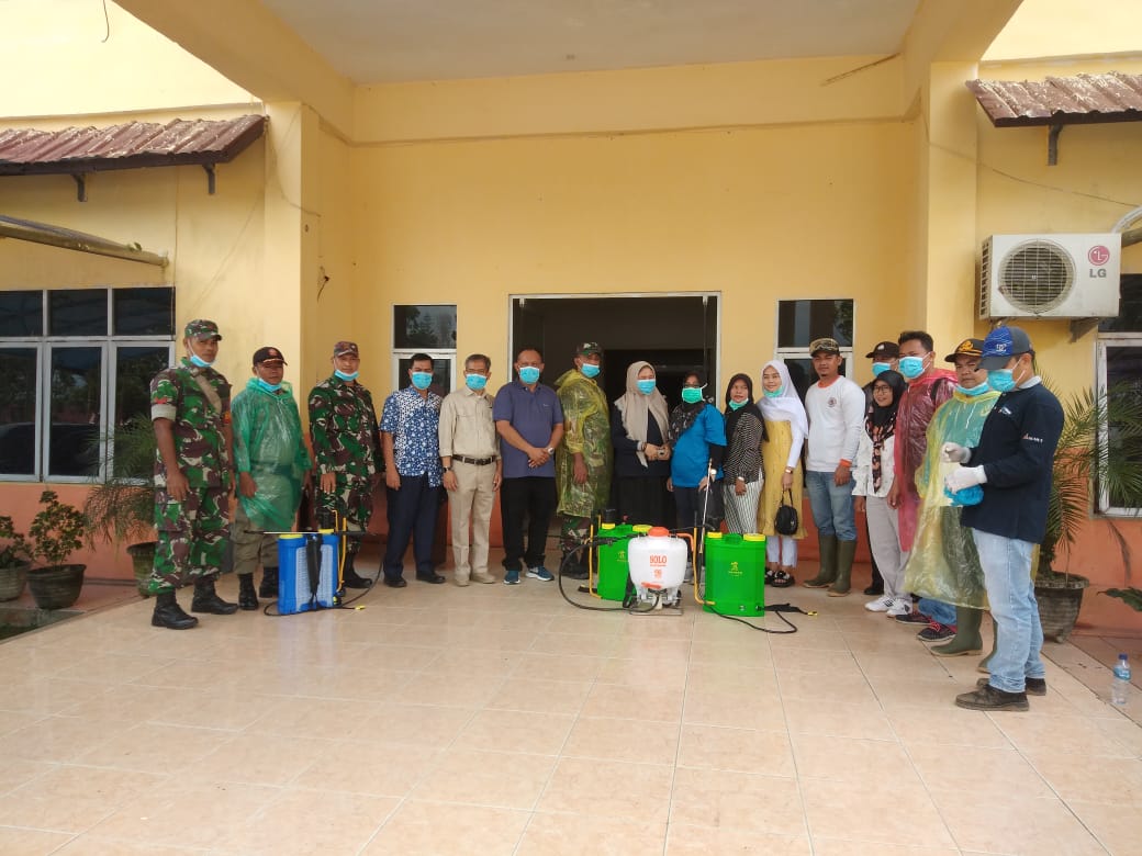 Pemkab Palas Penyemprotan Kantor Pelayanan Umum dan DPRD