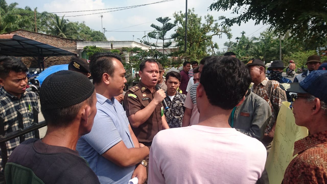 Masyarakat Desa Lubuk Hulu Minta Kejari Tahan Oknum Kades Pemakai Ijazah Palsu