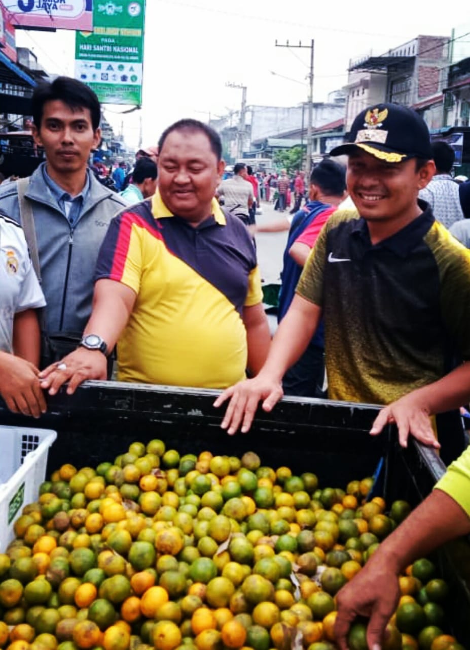Lurah Rudi Harmoko Tertibkan Pedagang Pasar dan Bangun Tembok Kuburan Galang