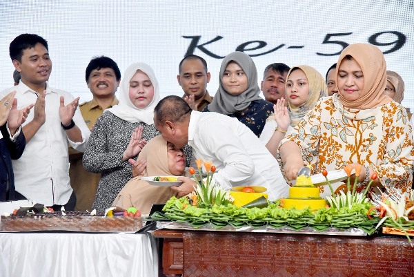 HUT Ke 59 Edy Rahmayadi,  Gubernur Dapat Kejutan HUT dari Angkatan Udara